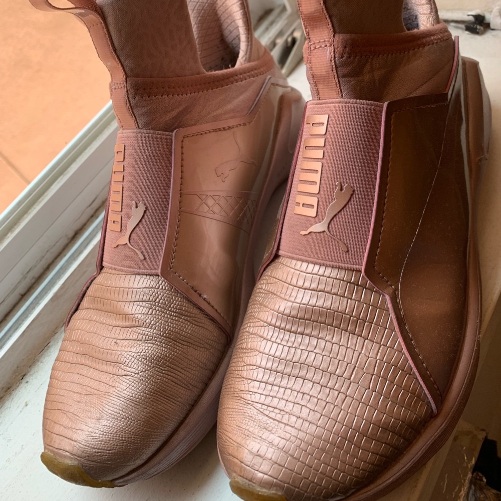 Rihanna puma’s Mauve pink